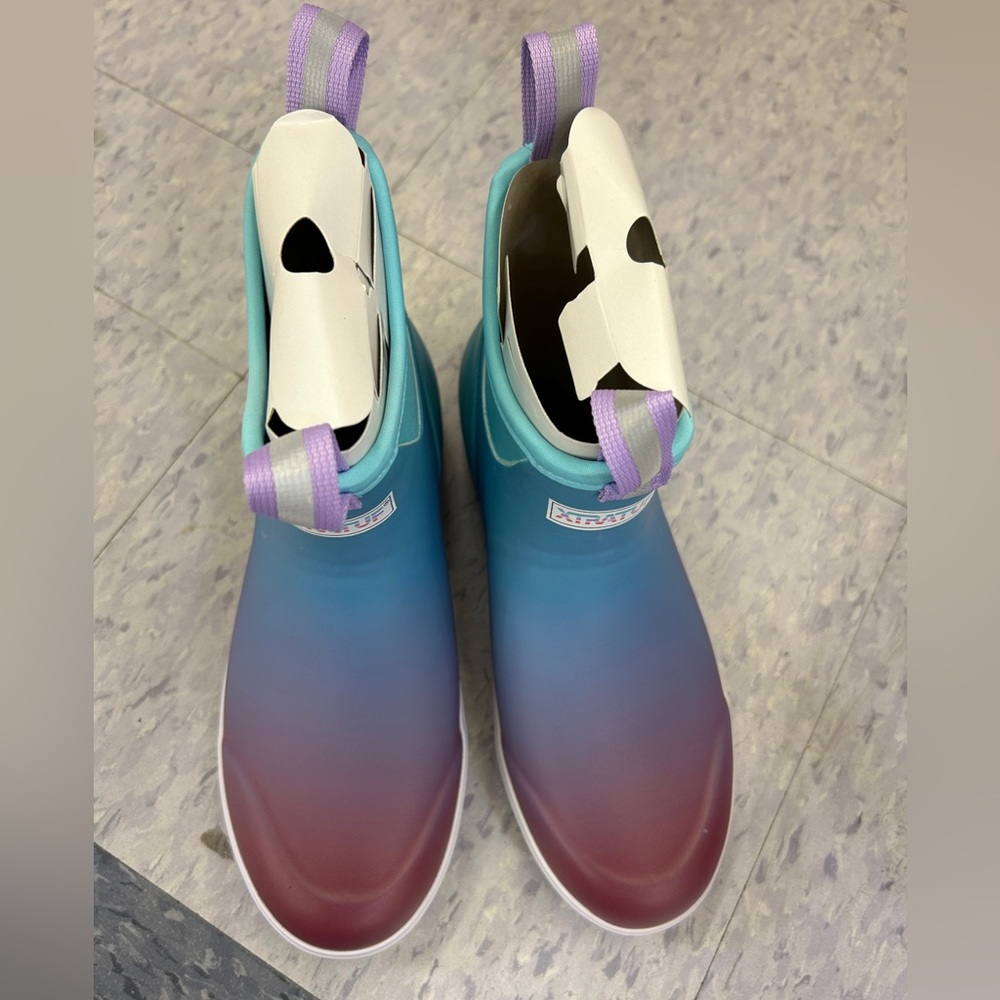 NWT Xtratuf women’s ankle deck boots blue aurora